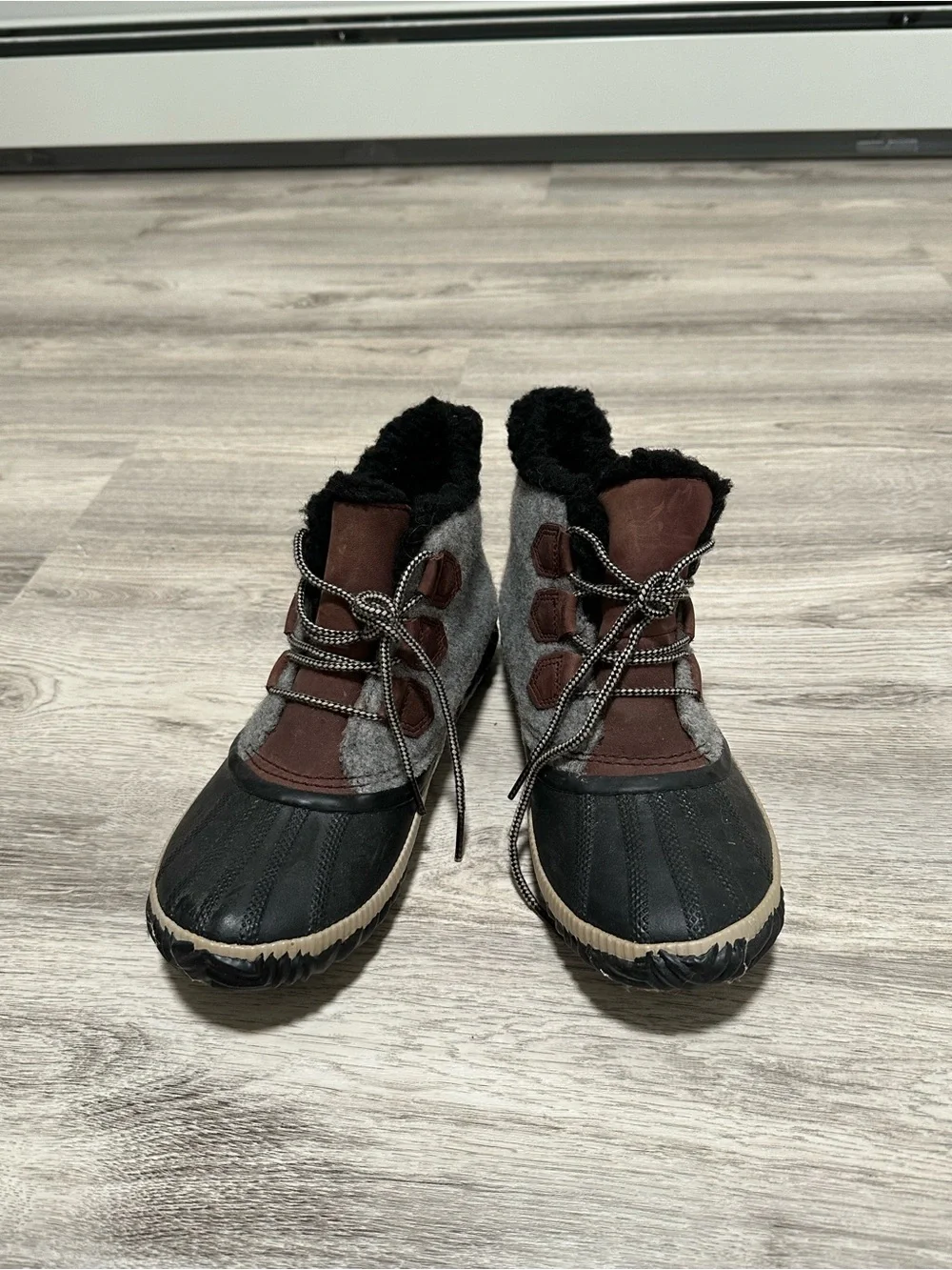SOREL Waterproof Felt Duck Boots Women’s 9.5 Gray Brown Faux Fur